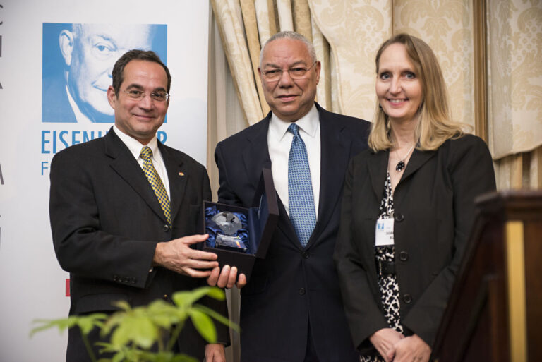 Martin Burt (Paraguay 1994), General Colin L. Powell, USA (Retired) and Dorothy Burt