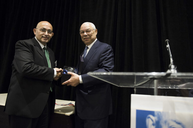 Shahid Mahmud (Pakistan 2001) with General Colin L. Powell, USA (Retired)